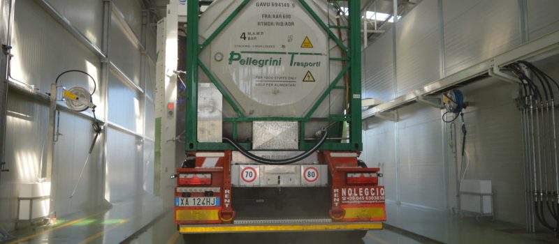 Lavaggio Esterno Mezzi Pesanti - Pellegrini Trasporti - DSC2_0009_web